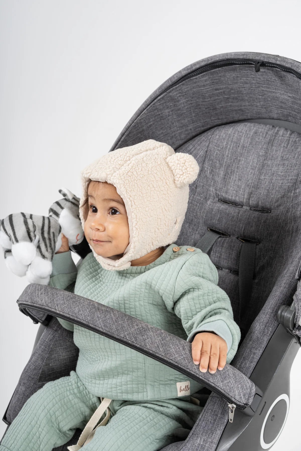 Pluche beanie met berenoortjes