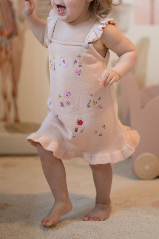 Gebreide roze jurkje