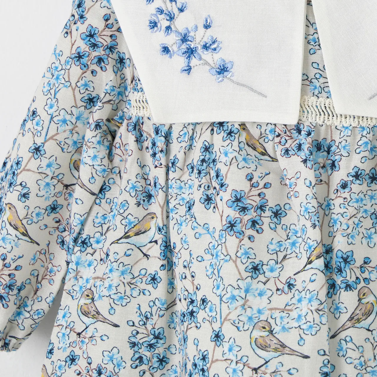 Blauwe Jurk met Lange Mouwen en Elegante Borduursels